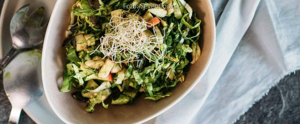 Veganes Rezept: Zuckerhut-Salat mit Kürbiskernöl 1