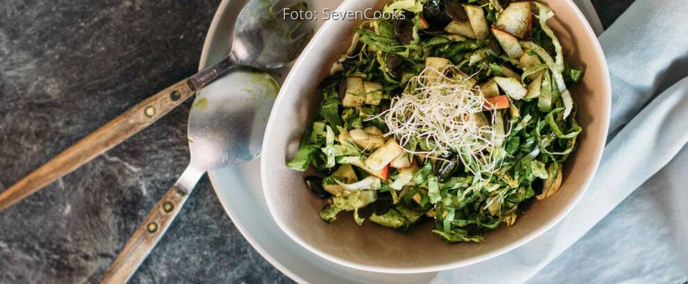 Veganes Rezept: Zuckerhut-Salat mit Kürbiskernöl 2