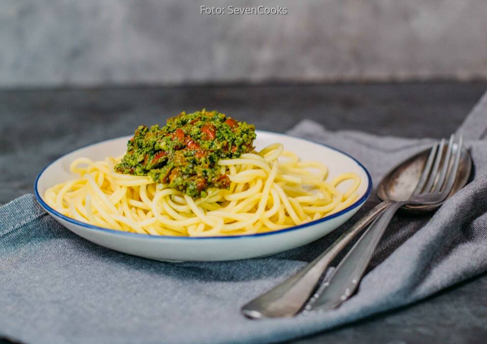 Spinat Pesto vegan mit sonnengetrockneten Tomaten von TanjaCooks
