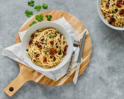 Vegetarisches Gericht: Pasta mit getrockneten Tomaten und Mozzarella 1