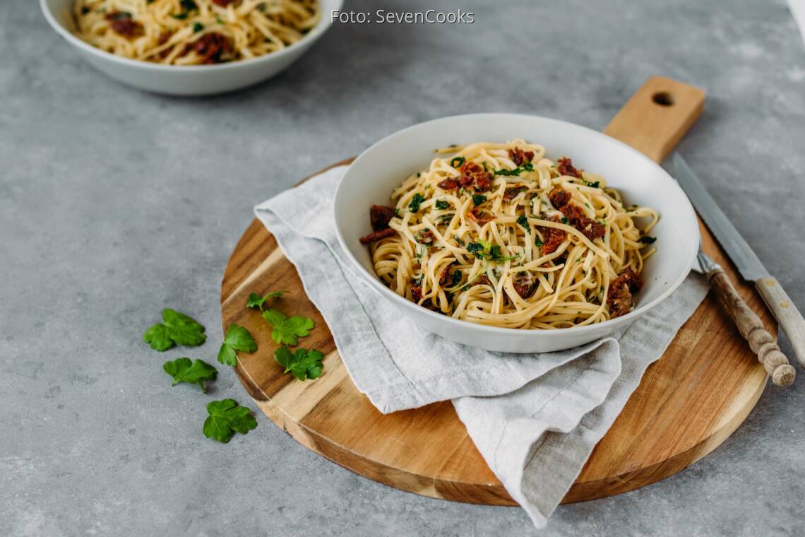 Vegetarisches Gericht: Pasta mit getrockneten Tomaten und Mozzarella 3