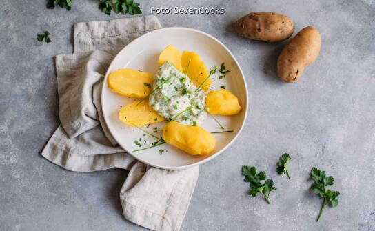 Pellkartoffeln Mit Avocado Krauter Quark Sevencooks