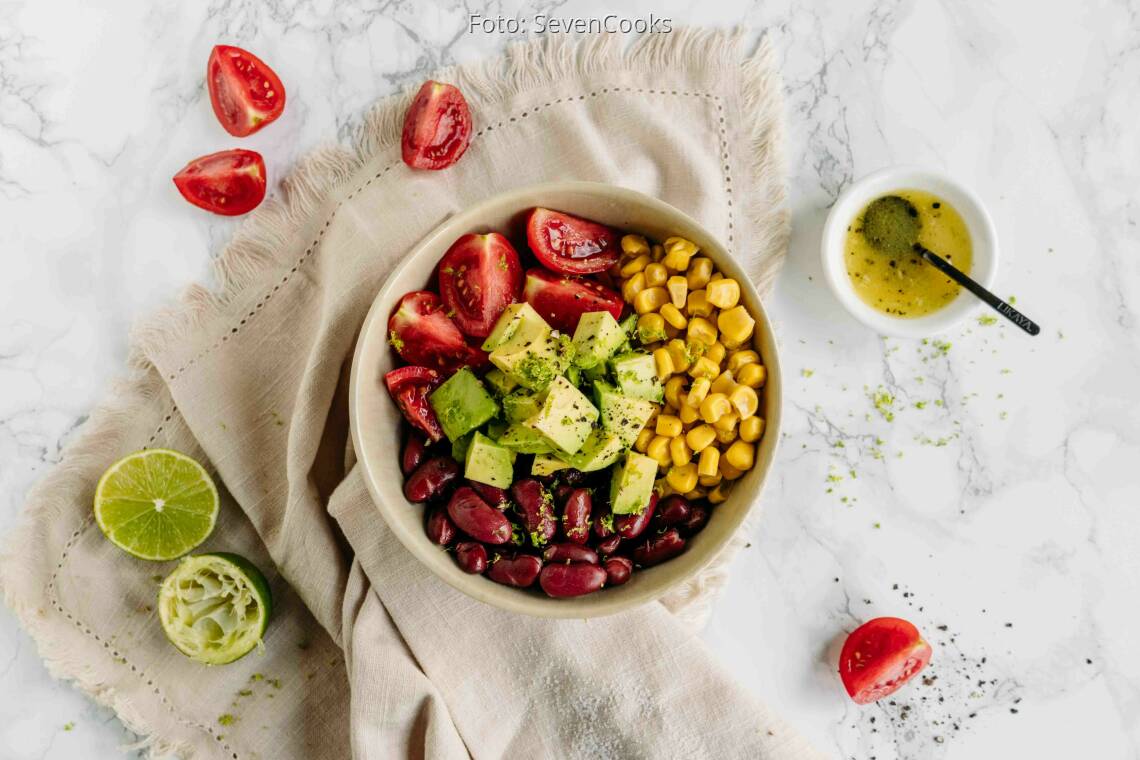 Vegetarisches Rezept: 5 Zutaten Bowl mit Avocado