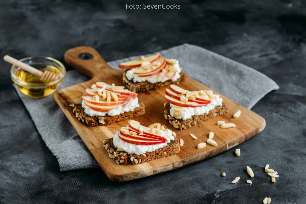 Apfel-Hüttenkäse-Brötchen mit Mandelsplitter von SevenCooks