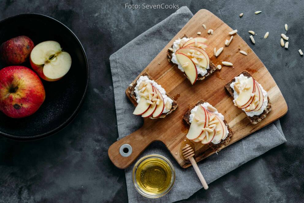 Apfel-Hüttenkäse-Brötchen mit Mandelsplitter von SevenCooks