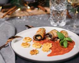 Vegetarisches Rezept: Aubergineninvoltini mit Spinat-Ricottafüllung und Gnocchi-Sternen Weihnachtsmenü 2