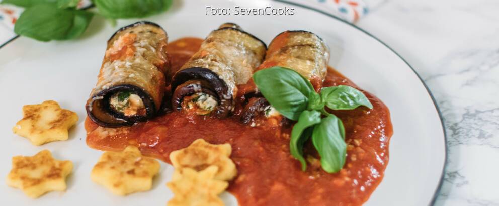 Vegetarisches Rezept: Aubergineninvoltini mit Spinat-Ricottafüllung und Gnocchi-Sternen 1