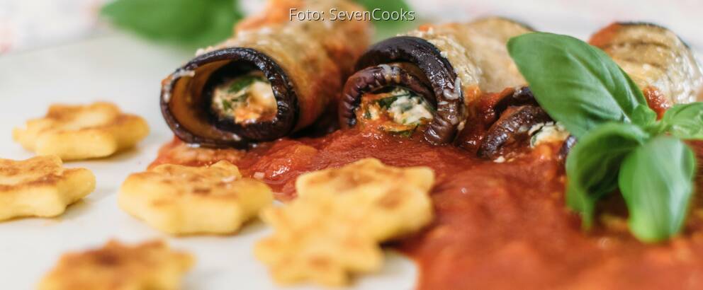 Vegetarisches Rezept: Aubergineninvoltini mit Spinat-Ricottafüllung und Gnocchi-Sternen 3