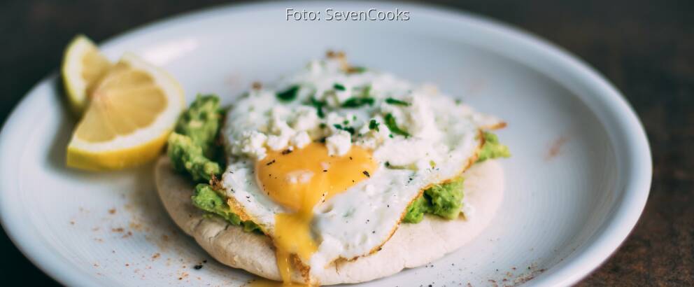 Vegetarisches Rezept: Avocado Ei Pizza