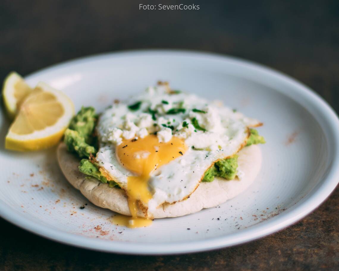 Vegetarisches Rezept: Avocado Ei Pizza