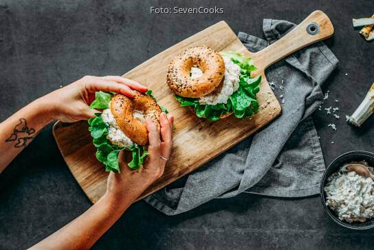 Bagel mit Apfel-Meerrettich-Aufstrich von SevenCooks