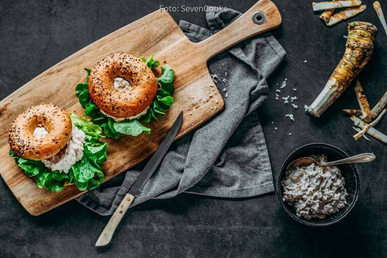 Bagel mit Apfel-Meerrettich-Aufstrich von SevenCooks