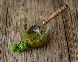 Vegetarisches Rezept: Basilikum-Pesto 1