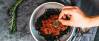 Vegetarisches Rezept: Black Bean Spaghetti mit Paprika-Pesto und panierten Mozzarellabällchen_3