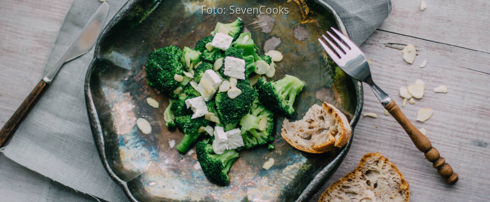 Fertiges Rezept: Brokkoli mit Mandelblättchen und Feta_1