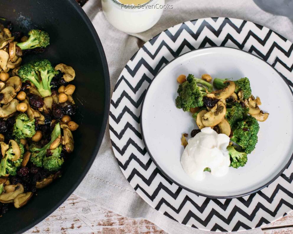 Brokkoli-Pfanne mit Dip von StefanieCooks