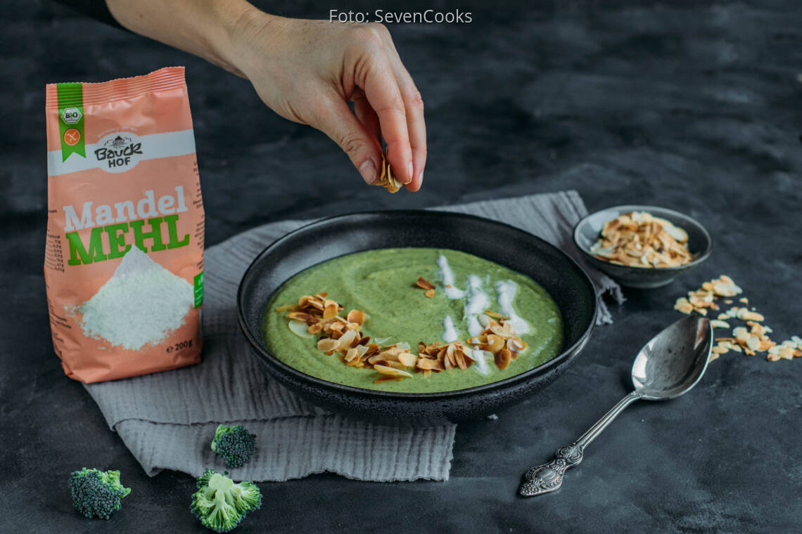 Vegetarisches Rezept: Brokkoli-Mandel-Cremesuppe 3