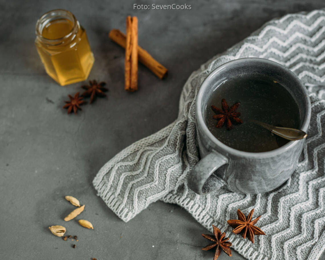 Vegetarisches Rezept: Detox Drink mit Apfelessig und Honig