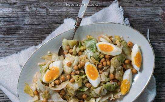 Eisbergsalat Mit Ei Und Kichererbsen Sevencooks