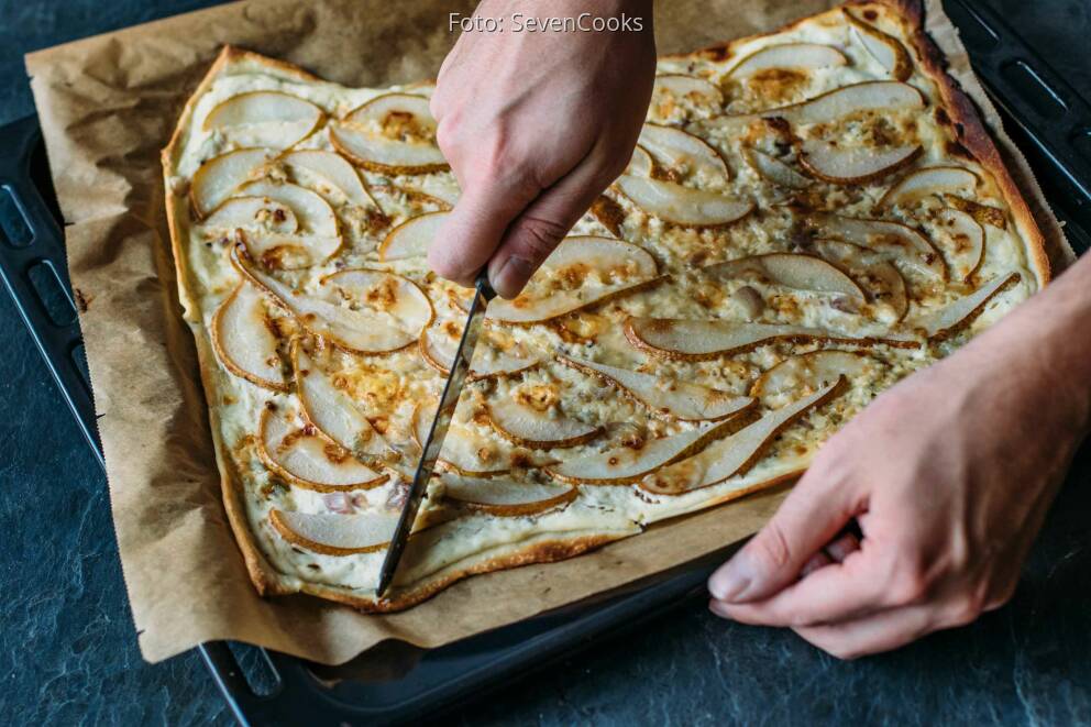 Flammkuchen mit Birne und Gorgonzola von SevenCooks