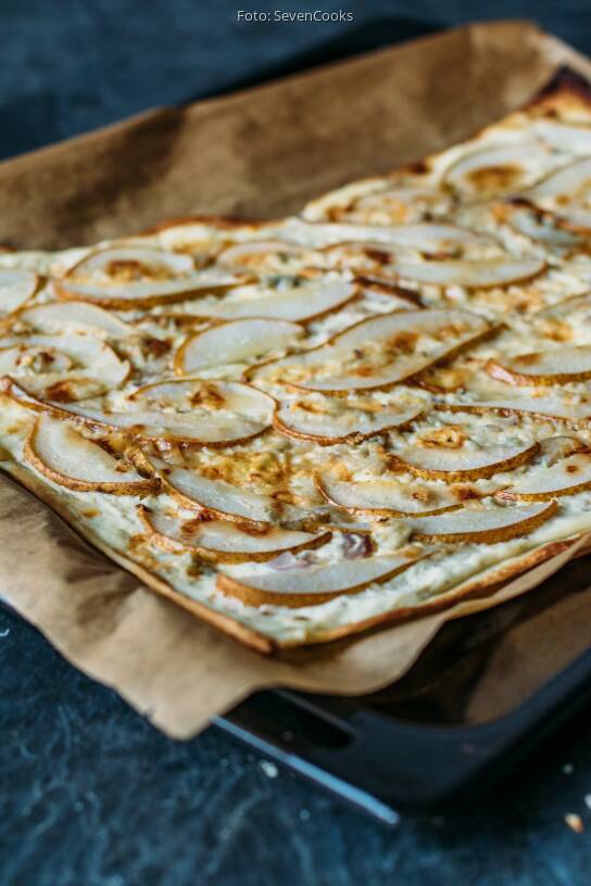 Flammkuchen mit Birne und Gorgonzola von SevenCooks