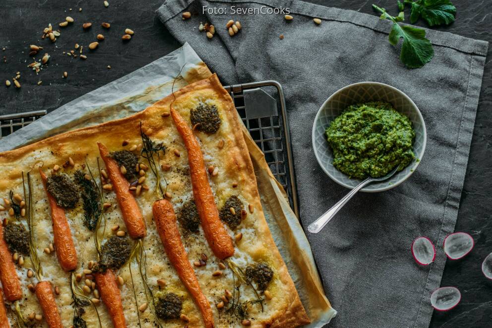 Flammkuchen mit Radieschenpesto und Möhren von SevenCooks