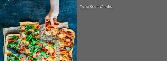 Rezeptbild für "Flammkuchen mit Tomate und Rucola"