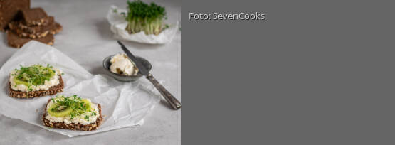 Rezeptbild für "Vollkornbrot mit Frischkäse und Kiwi"