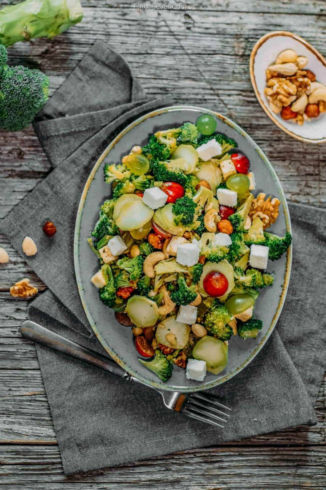 Brokkolisalat mit Nüssen von SevenCooks