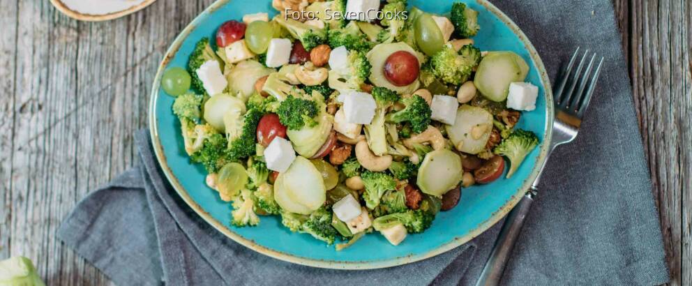 Vegetarisches Rezept: Fruchtiger Brokkolisalat mit Nüssen_1