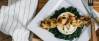 Vegetarisches Rezept: Gebackener Camembert auf Spinatbett mit Birnen-Rosinen-Chutney_2