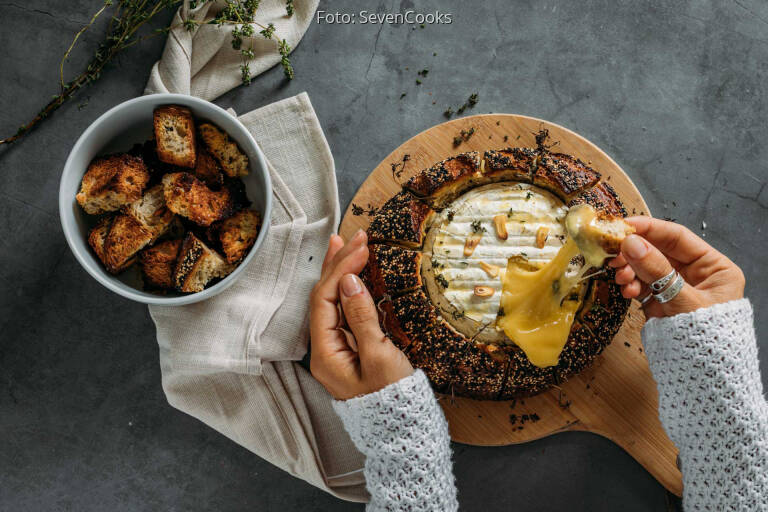 Gebackener Camembert im Brotlaib von SevenCooks