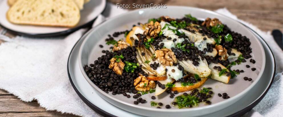 Vegetarisches Rezept: Gebackener Chicorée auf Linsen mit fein herbem Topping 3