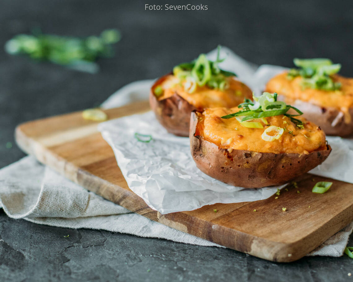 Vegetarisches Rezept: Gefüllte Ofensüßkartoffel