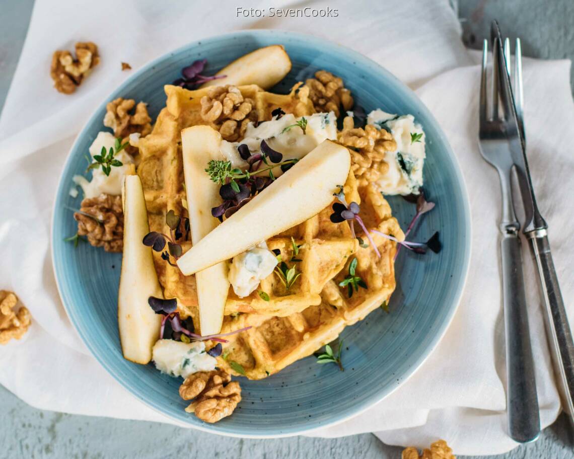 Vegetarisches Rezept: Gemüse-Waffeln mit Gorgonzola und Walnusskernen_2