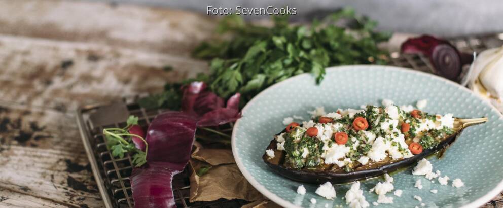 Vegetarisches Rezept: Geröstete Auberginen mit Feta und Kräutern_2
