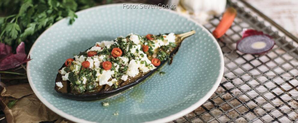 Vegetarisches Rezept: Geröstete Auberginen mit Feta und Kräutern_3