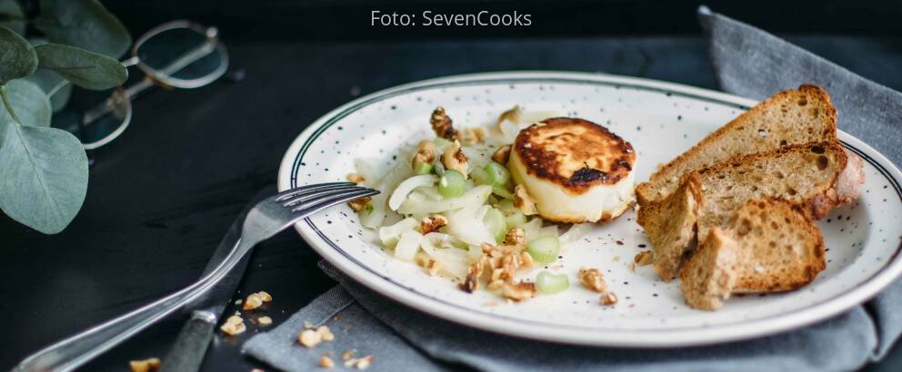 Vegetarisches Rezept: Karamellisierter Fenchel mit Ziegenkäse und geröstetem Brot
