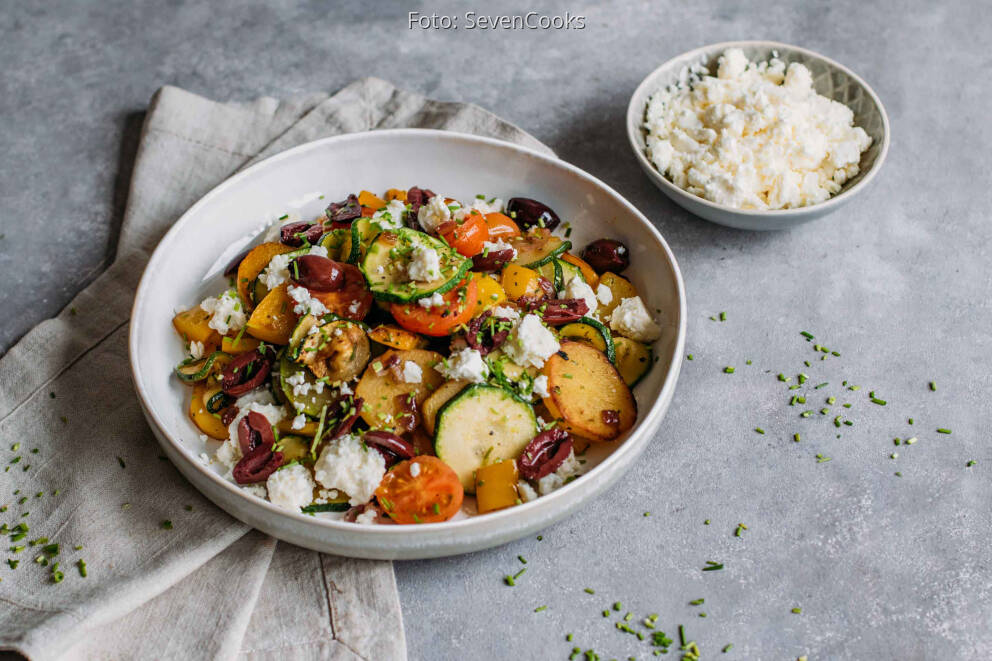 Schnelle Kartoffelpfanne mit Gemüse und Feta von SevenCooks
