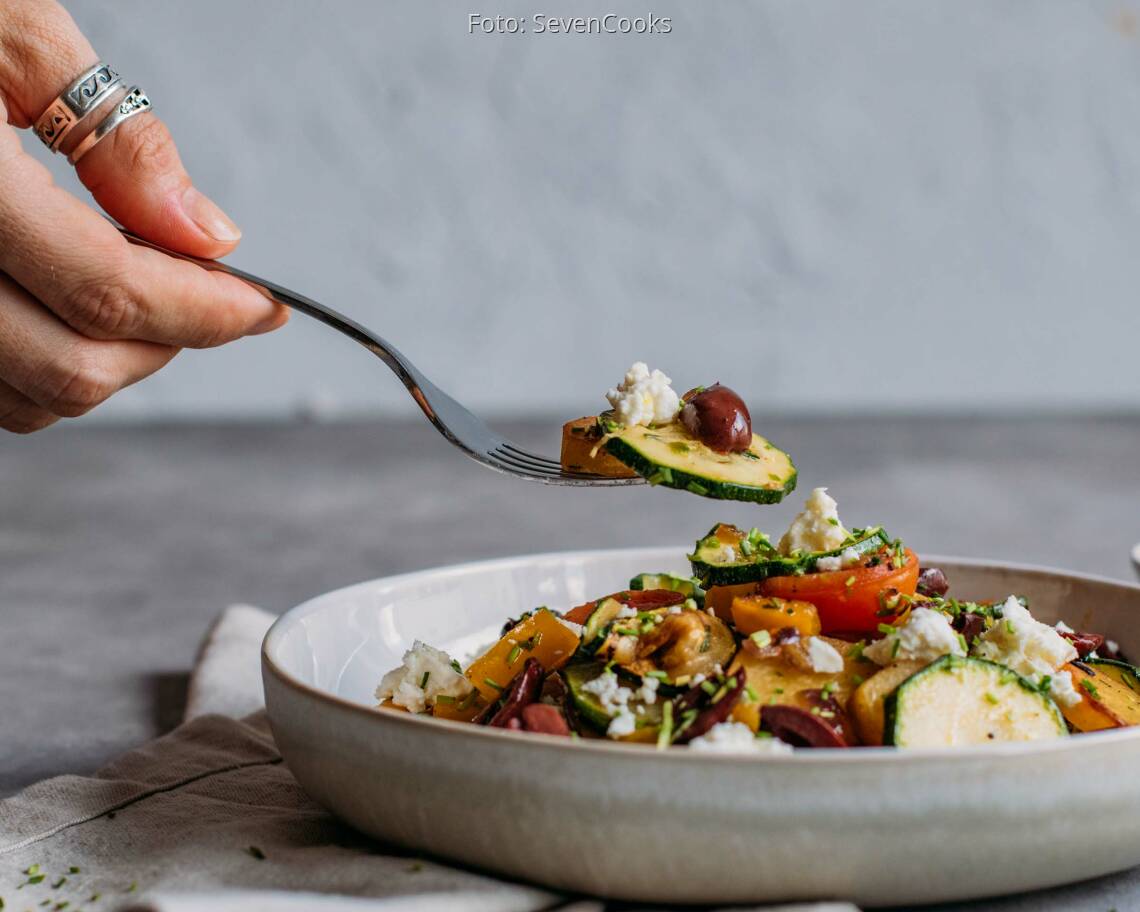 Vegetarisches Rezept: Kartoffel-Gemüse-Pfanne mit Feta