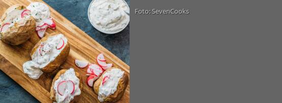 Rezeptbild für "Klassische Ofenkartoffel mit Radieschen-Kräuter-Quark"