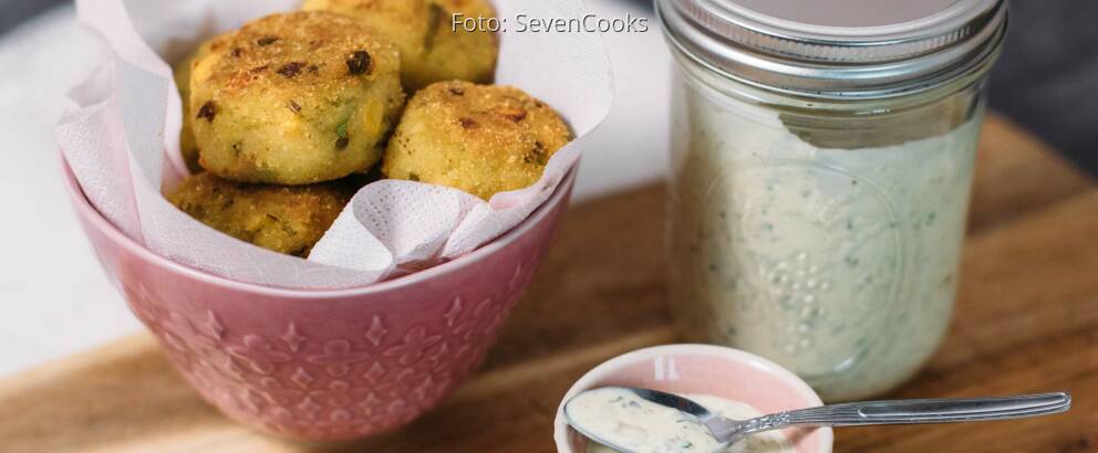 Vegetarisches Rezept: Knusprige Gemüsebällchen mit Zitronen-Remoulade