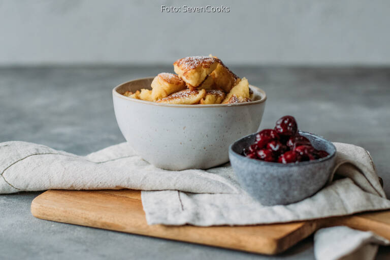 Kokoskaiserschmarrn mit Kirschkompott von Tropicai Kokoskaiserschmarrn mit Kirschkompott von Tropicai