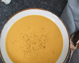 Vegetarisches Rezept: Kürbissuppe mit Orangensaft