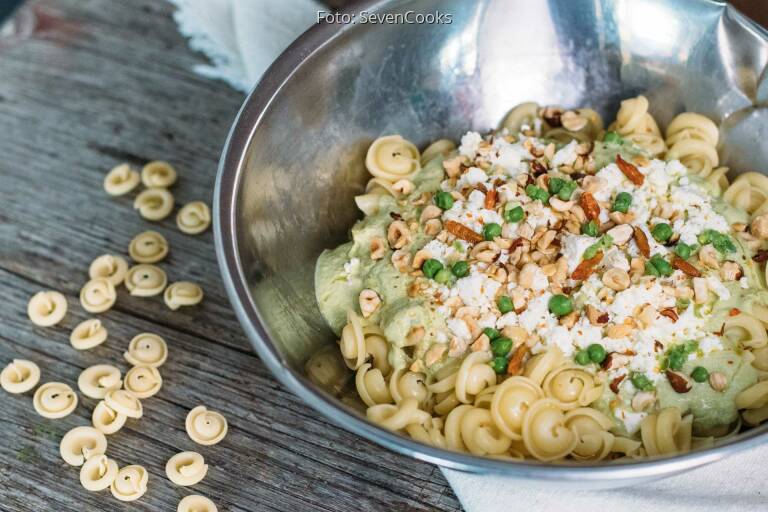 Lauwarmer Pastasalat mit Erbsendressing von SevenCooks