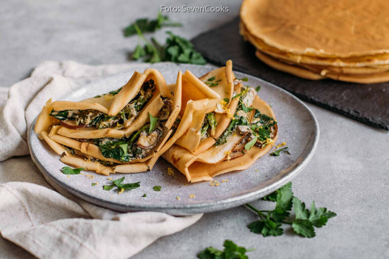 Herzhafte Pfannkuchen mit Spinat-Pilz-Füllung von SevenCooks