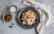 Vegetarisches Rezept: Meal Prep: Reissalat mit Joghurtdressing und gerösteten Kichererbsen 1