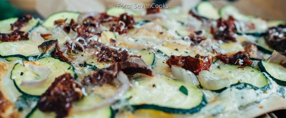 Vegetarisches Rezept: Mediterraner Flammkuchen