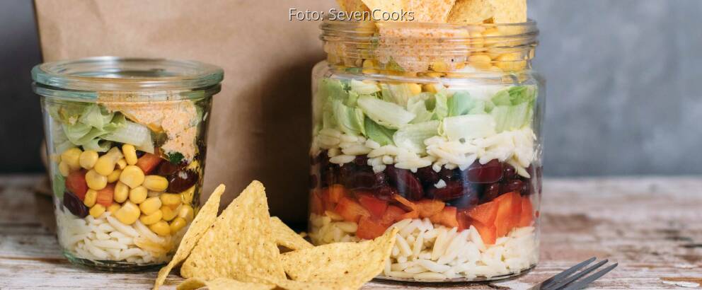 Vegetarisches Rezept: Mexikanischer Kritharaki-Nudelsalat im Glas