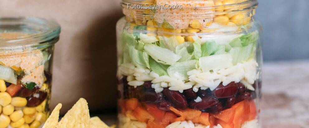 Vegetarisches Rezept: Mexikanischer Kritharaki-Nudelsalat im Glas